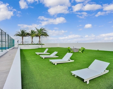 16385 Biscayne Blvd - Photo Thumbnail 11