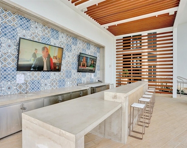 16385 Biscayne Blvd - Photo Thumbnail 12