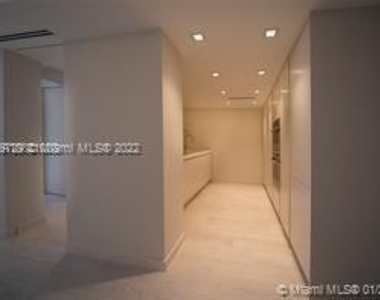 5700 Collins Ave - Photo Thumbnail 5