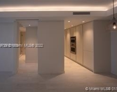 5700 Collins Ave - Photo Thumbnail 16