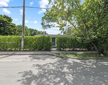 3121 Nw 3rd Ave - Photo Thumbnail 1