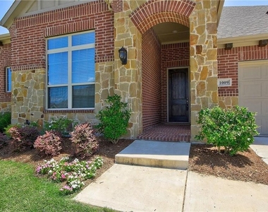 1009 Benbrook Trail - Photo Thumbnail 3