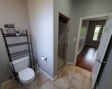 6219 N Greenview Avenue - Photo Thumbnail 7