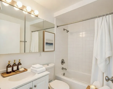 1425 York Avenue - Photo Thumbnail 3