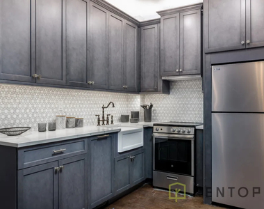 187 Kent Avenue - Photo Thumbnail 2