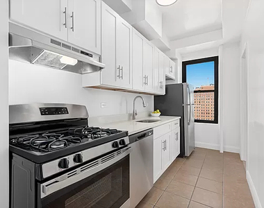 200 West 16th Street - Photo Thumbnail 3