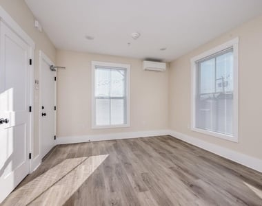 553 Islington Street - Photo Thumbnail 3