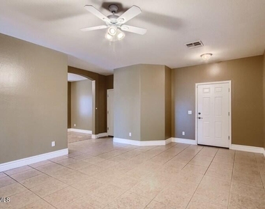 35945 W Velazquez Drive - Photo Thumbnail 9