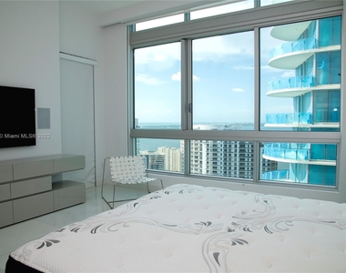 300 S Biscayne Blvd - Photo Thumbnail 7