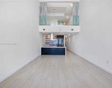 1100 Biscayne Blvd - Photo Thumbnail 9