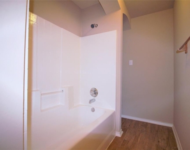 414 N Jackson Avenue - Photo Thumbnail 12