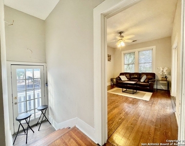 1207 Mccullough Ave - Photo Thumbnail 9