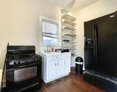 1207 Mccullough Ave - Photo Thumbnail 6