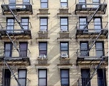 411 W 48th Street - Photo Thumbnail 4