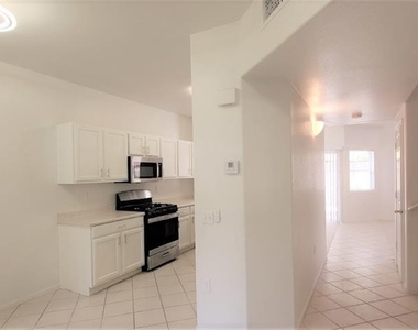 2153 Quartz Cliff Street - Photo Thumbnail 3