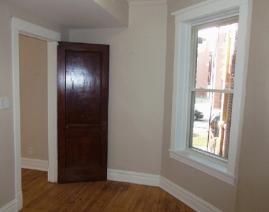 2435 N Ridgeway Avenue - Photo Thumbnail 6