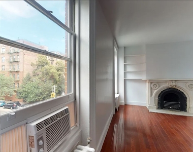 286 West 11th Street - Photo Thumbnail 2