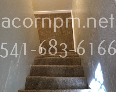 6626 N Borthwick Ave. - Photo Thumbnail 29