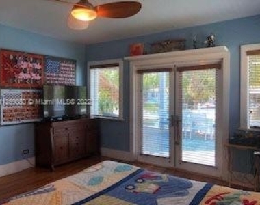 7970 Hawthorne Ave - Photo Thumbnail 40