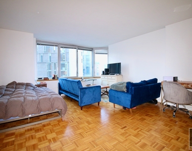 500 West 43 Street - Photo Thumbnail 10