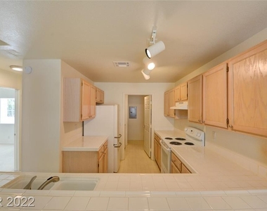 7061 Roscoe Avenue - Photo Thumbnail 15