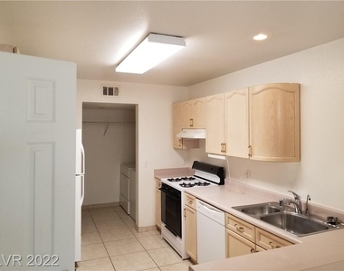 2608 Giant Redwood Avenue - Photo Thumbnail 5