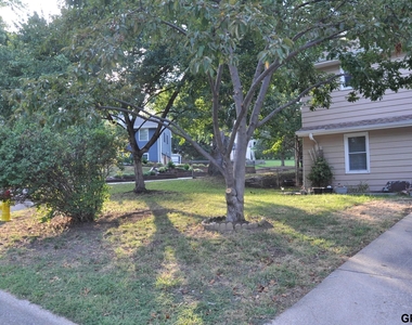 836 S 131 Street - Photo Thumbnail 2