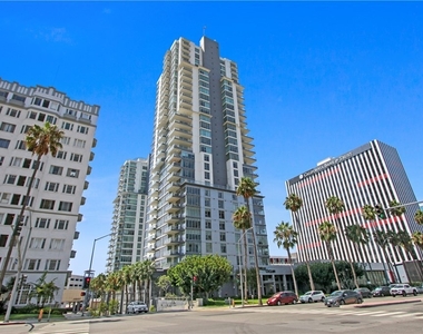 400 W Ocean Boulevard - Photo Thumbnail 0