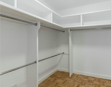 East 77 ST - Photo Thumbnail 7