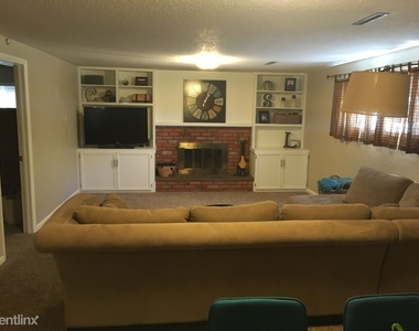 2310 Kent Ln - Photo Thumbnail 12