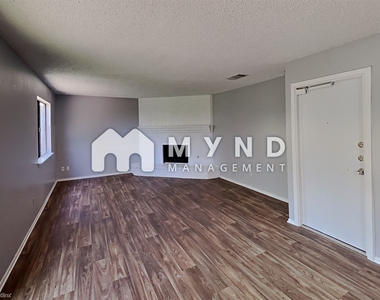 4714 Crested Rock Dr - Photo Thumbnail 29