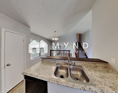 4714 Crested Rock Dr - Photo Thumbnail 7