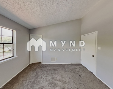 4714 Crested Rock Dr - Photo Thumbnail 12