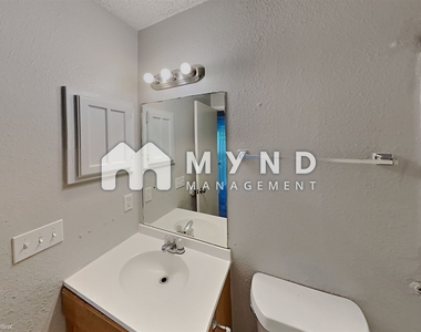 4714 Crested Rock Dr - Photo Thumbnail 22