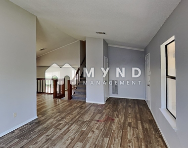 4714 Crested Rock Dr - Photo Thumbnail 3
