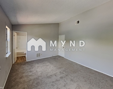 4714 Crested Rock Dr - Photo Thumbnail 10