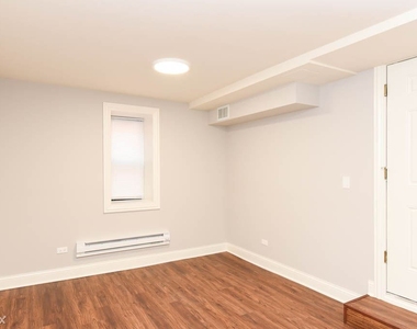 5738 N. Winthrop, Unit 110 - Photo Thumbnail 5