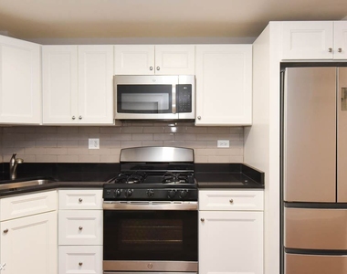 5738 N. Winthrop, Unit 110 - Photo Thumbnail 2