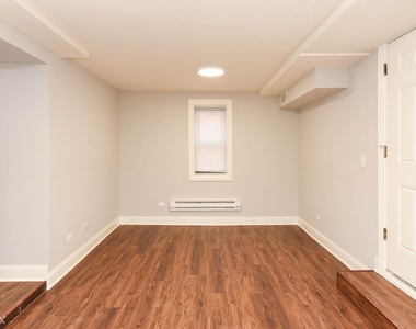 5738 N. Winthrop, Unit 110 - Photo Thumbnail 4