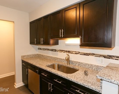 6001 N. Kenmore, Unit 802 - Photo Thumbnail 3