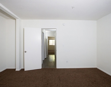 938 Palm Ave - Photo Thumbnail 1