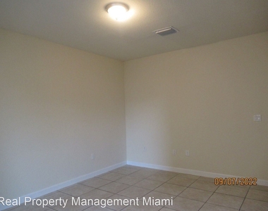 23379 Sw 113 Passage - Photo Thumbnail 4