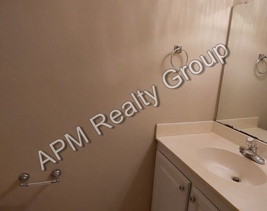 3845 Overbrook Drive, Apt E - Photo Thumbnail 4