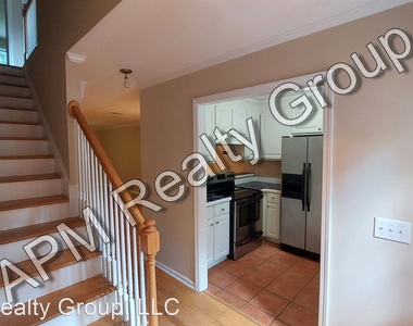 3845 Overbrook Drive, Apt E - Photo Thumbnail 1