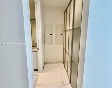 16901 Collins Ave - Photo Thumbnail 23