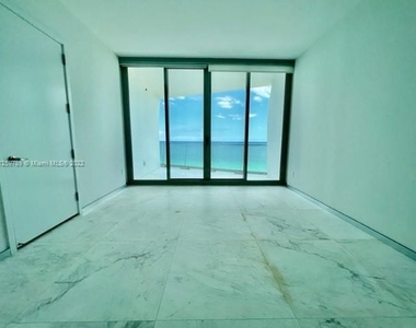 16901 Collins Ave - Photo Thumbnail 11