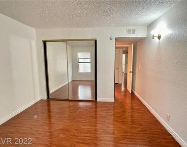 2205 Sun Avenue - Photo Thumbnail 11