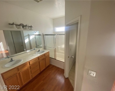 3713 Lilly Star Court - Photo Thumbnail 7