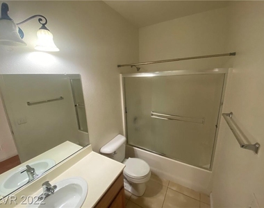 3713 Lilly Star Court - Photo Thumbnail 13