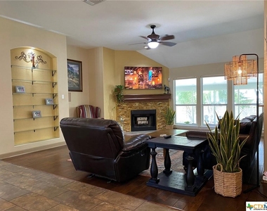 1604 Canyon Oak - Photo Thumbnail 7